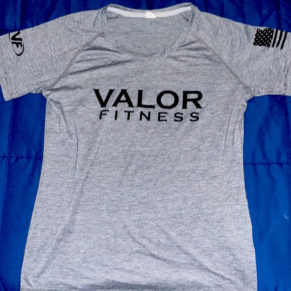 Valor woman’s t-shirt. Grey, size small. Worn once.